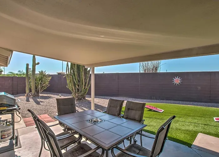 Patio + Yard: Pet-friendly Gem In Litchfield Park! Holiday home *