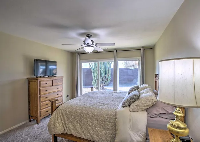 Holiday home Patio + Yard: Pet-friendly Gem In Litchfield Park! *