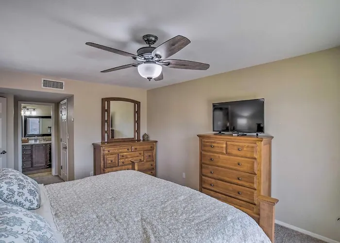 Patio + Yard: Pet-friendly Gem In Litchfield Park! Holiday home