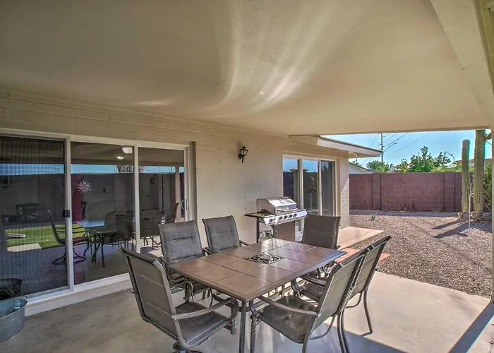 Patio + Yard: Pet-friendly Gem In Litchfield Park! Holiday home *